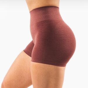 NWOT Alphalete Amplify Shorts 4.5” Size Large in Color Dusty Rose